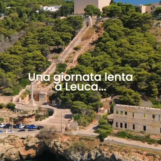 Colazione senza fretta, una passeggiata sul lungomare, il mare ancora caldo e un tramonto da guardare fino …
